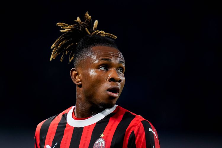 “You need consistency” – Father of AC Milan striker advises Chukwueze