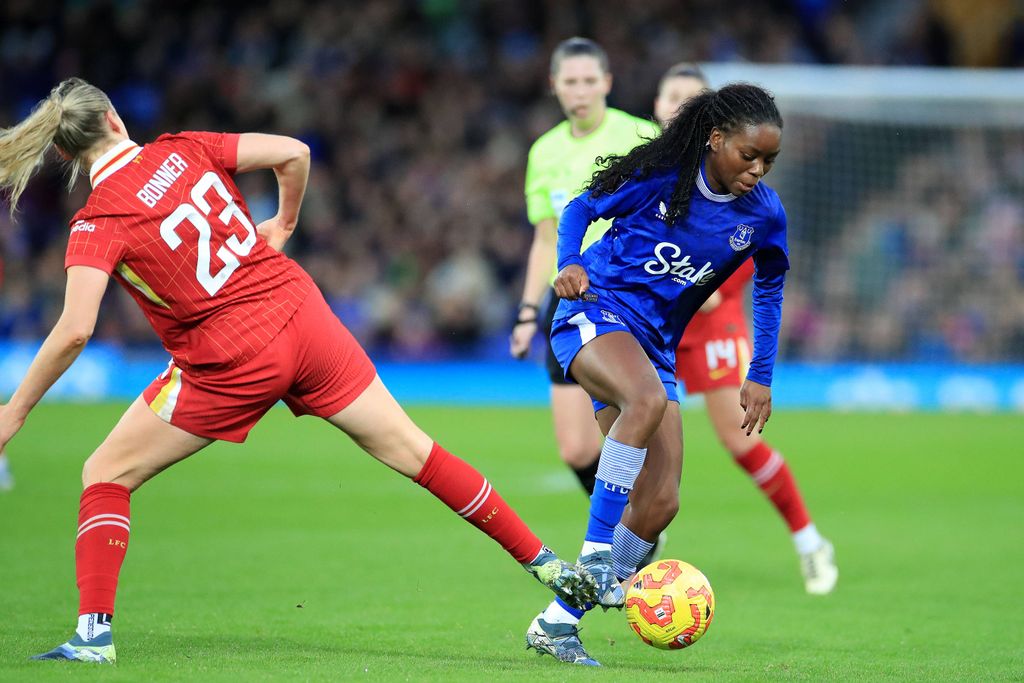 Toni Payne of Everton Women evades Gemma Bonner of Liverpool Women during the FAWSL match between Everton Women and Liverpool Women at Goodison Park, Liverpool, England on 17 November 2024