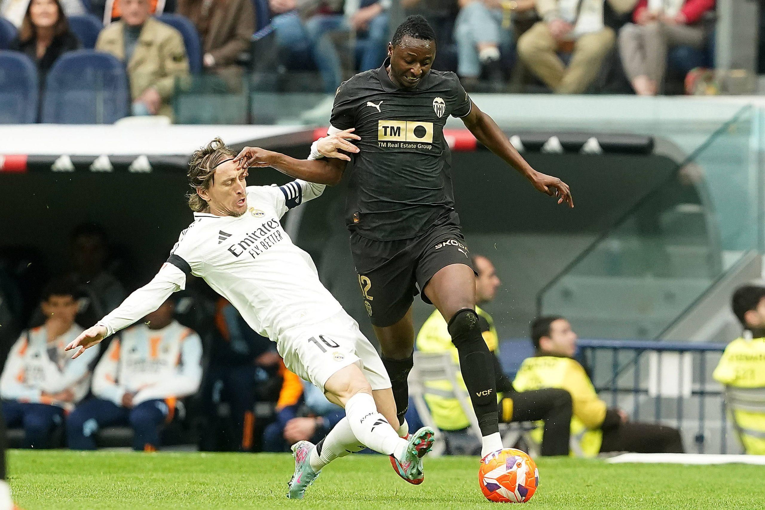 Real Madrid CFs Luka Modric l and Valencia CF s Umar Sadiq