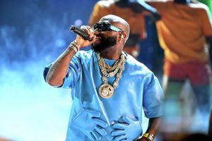 Picture: Nigerian artiste Davido takes on Ronaldo’s iconic jersey number at Manchester United