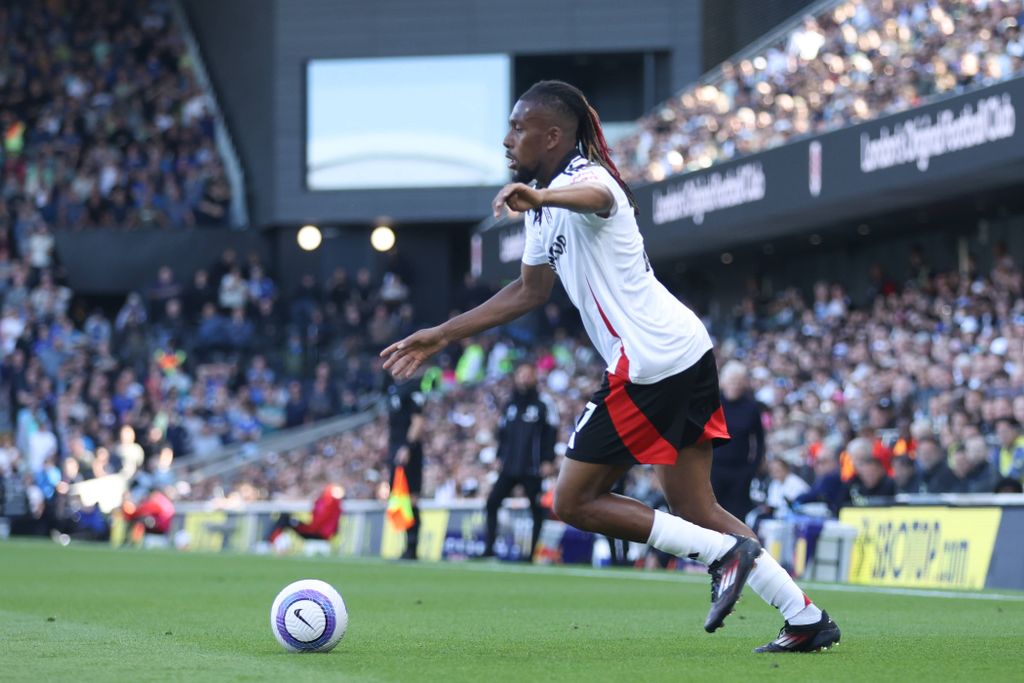 Alex Iwobi on the ball during the Premier League match between Fulham and Everton at Craven Cottage