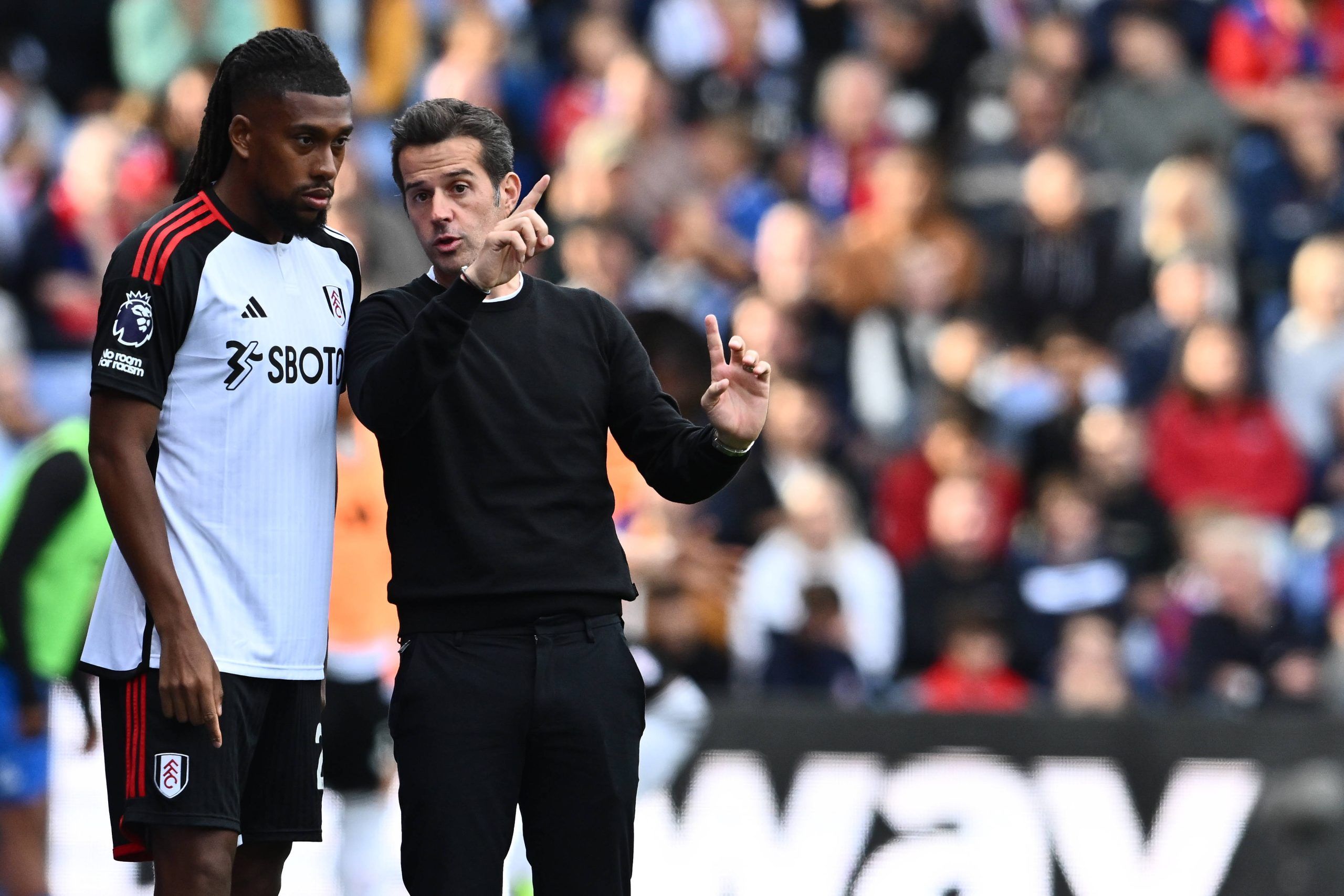 Alex Iwobi and manager Marco Silva during the Premier League match between Crystal Palace and Fulham FC at Selhurst Park