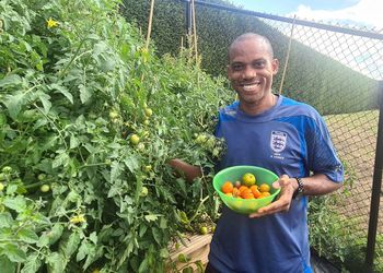 Sunday Oliseh unveils “Amazon-like” tomatoes farm