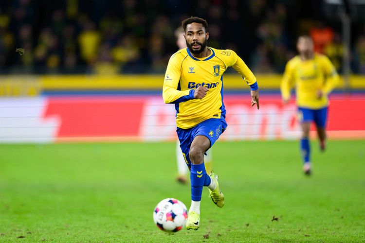 “Not ideal to bring him on” – Ex-Forest coach issues strong verdict on Emmanuel Dennis’ Brondby debut
