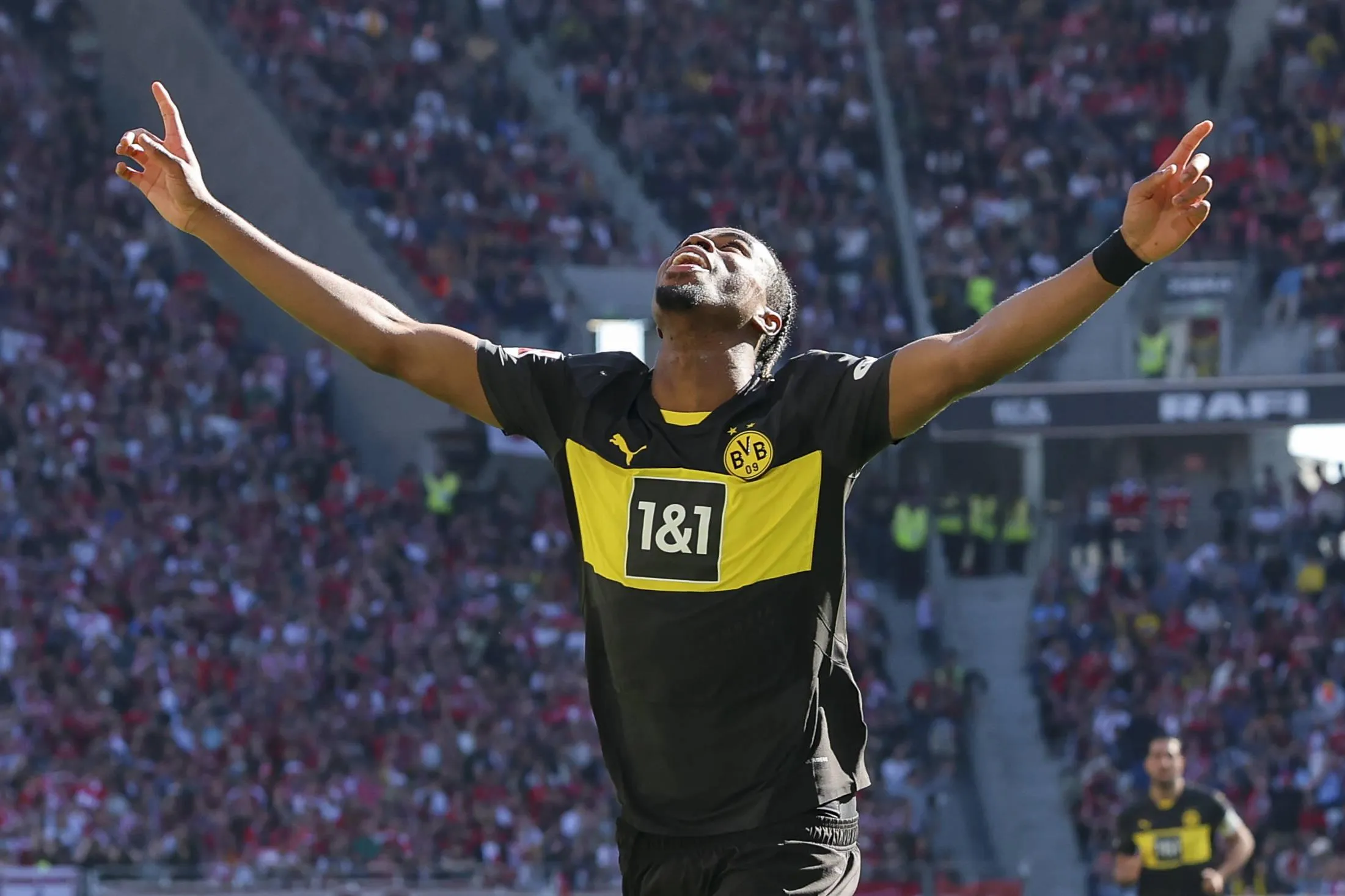 Carney Chukwuemeka of Borussia Dortmund