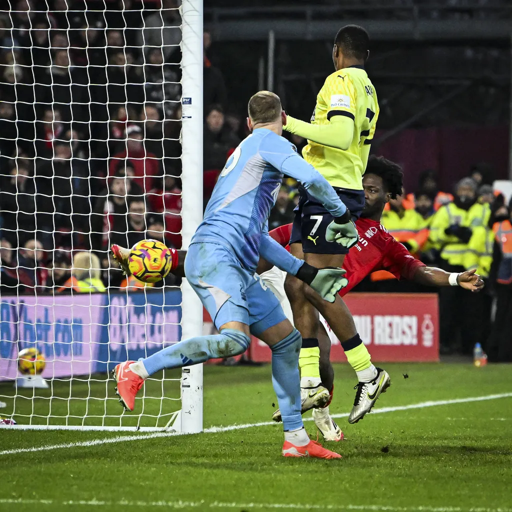  Ola Aina of Nottingham Forest makes a crucial clearance off the line to thwart Jan Bednarek of Southampton