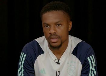 “He would return to England in a year”-  Veteran England coach advises Maurice Steijn on best position for Akpom at Ajax