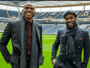 Super Eagles hero meets Spanish icon in Qatar, laughs over Nigeria’s greatest World Cup goal