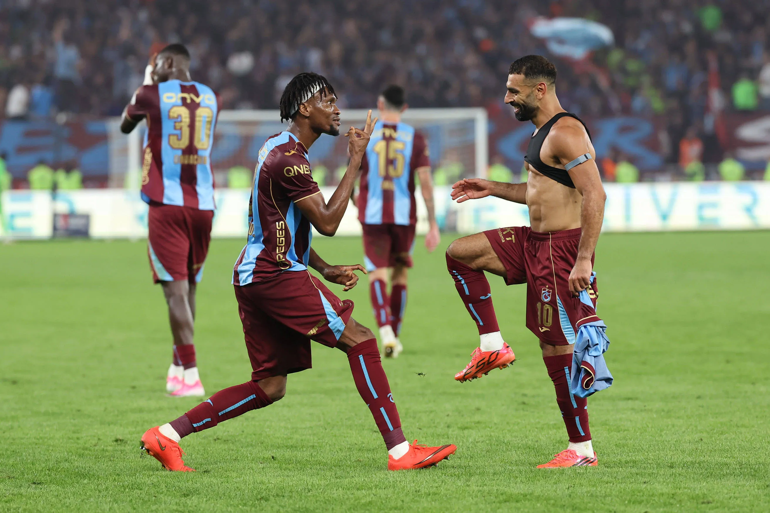 Chibuike Nwaiwu and Mohamed Salah of Trabzonspor. 