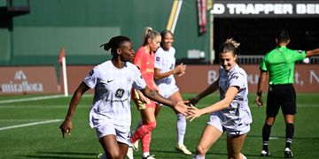 Official: Nigerian goalscoring sensation Kanu completes record transfer to Racing Louisville FC