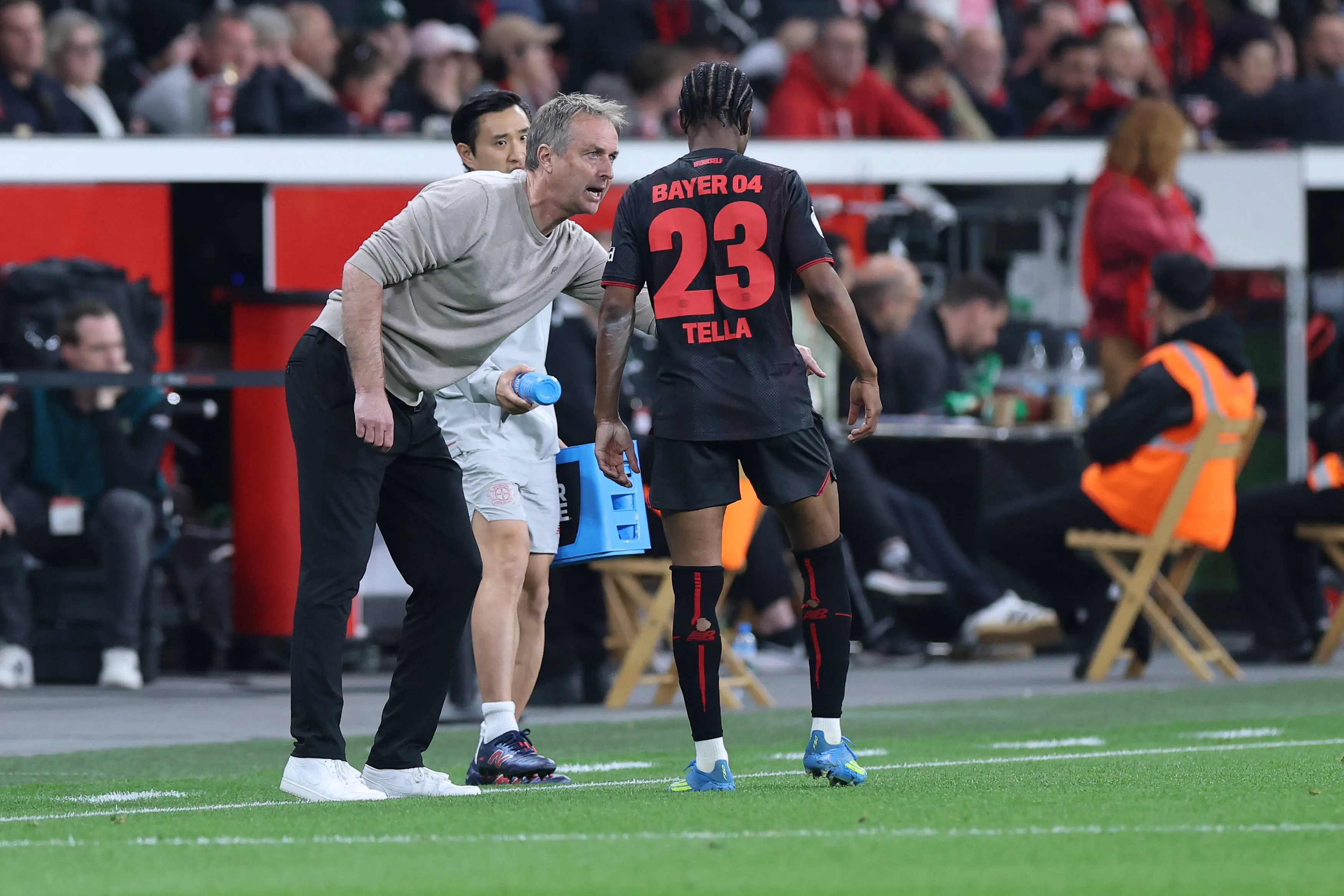 Bayer Leverkusen head coach Kaspar Hjulmand talks to Nathan Tella