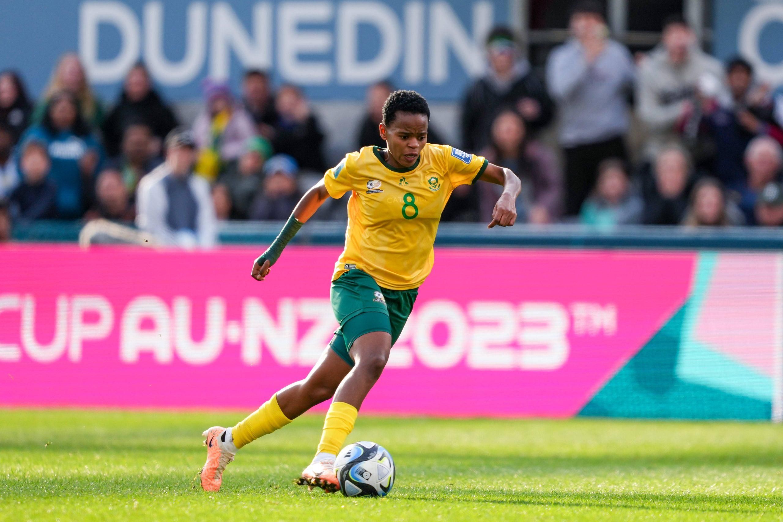 Hildah Magaia 8 South Africa controls the ball during the FIFA Womens World Cup 2023 football match between Argentina and South Africa