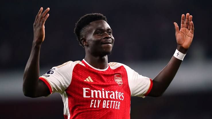 Watch: “My mum makes it” –Arsenal star Bukayo Saka rates UK and Nigerian food