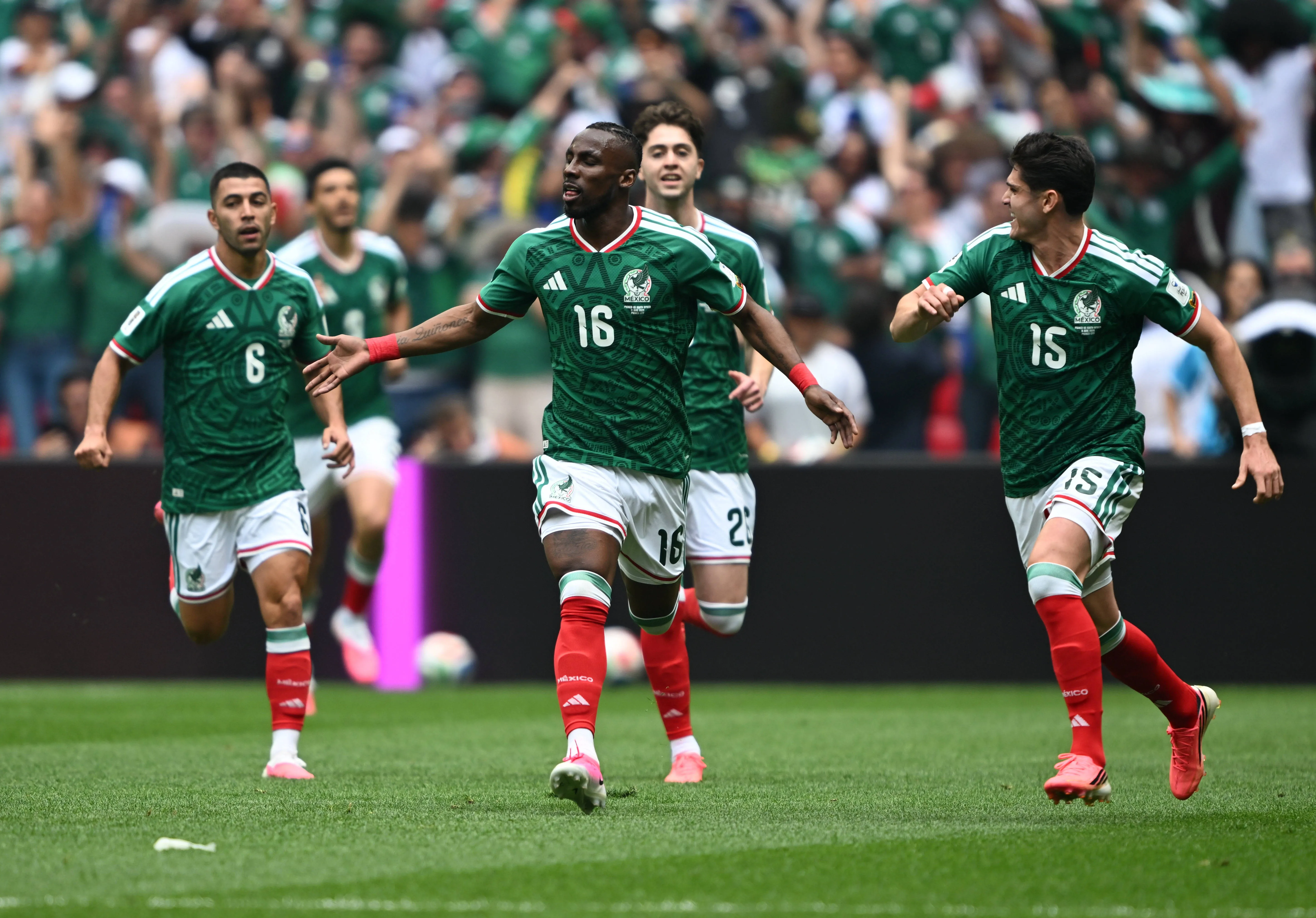 Julian Quinones of Mexico celebrates with teammates.