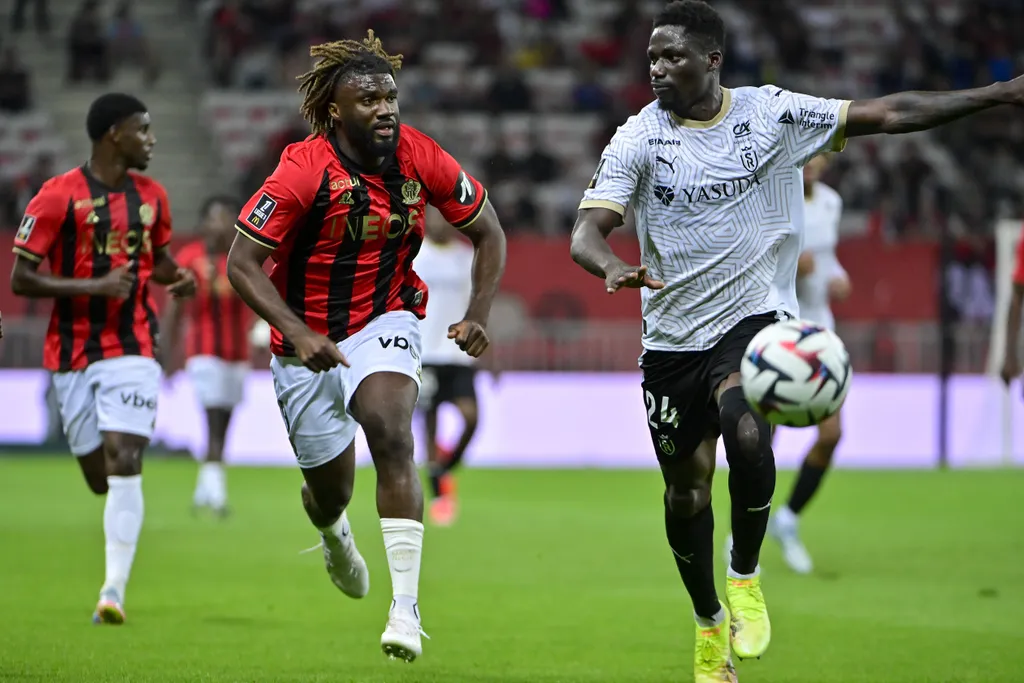 Nice forward Terem Moffi and Reimss midfielder Mory Gbane