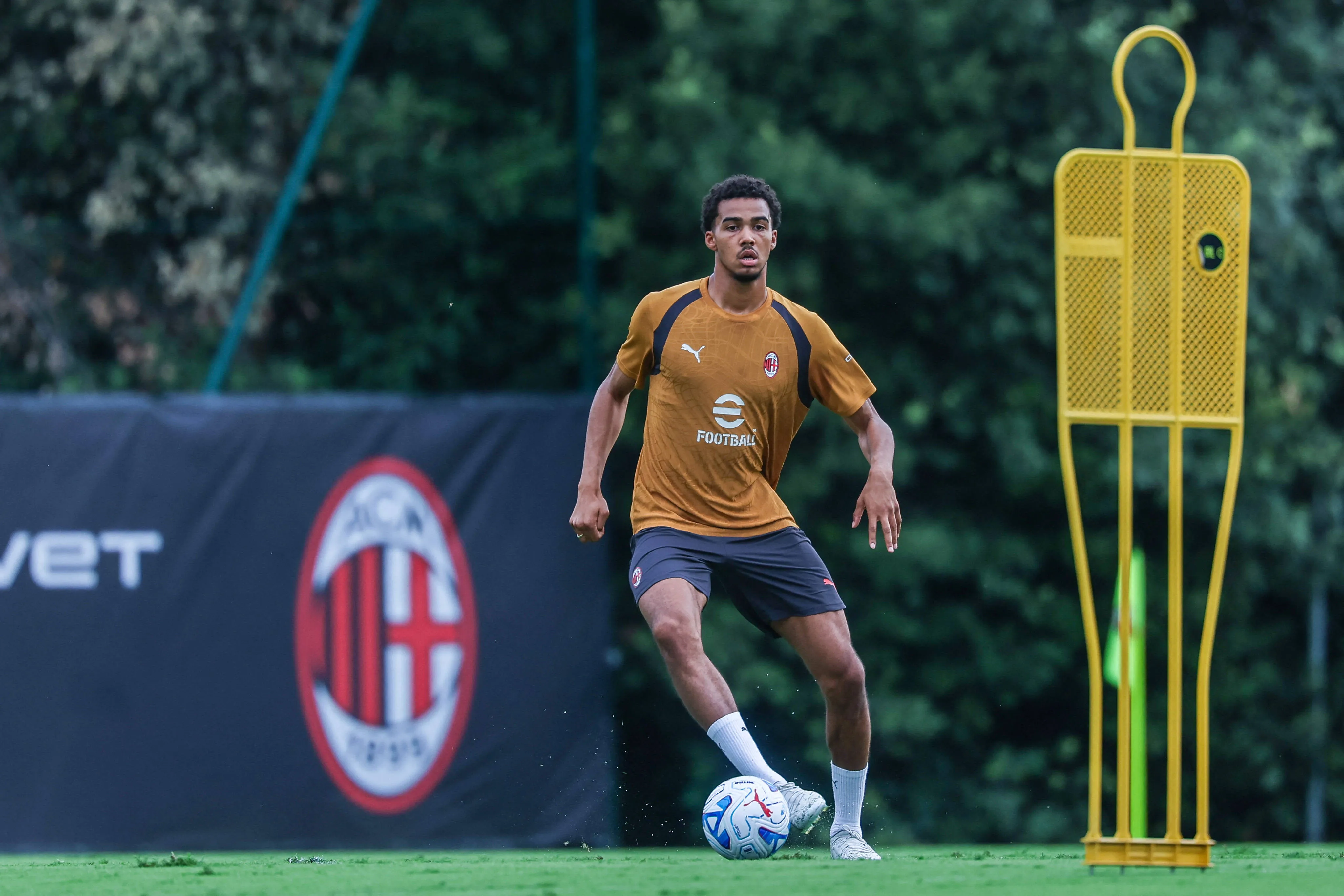 David Odogu of AC Milan in action during the AC Milan 2026/27 training session at Milanello in Milan.