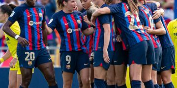 WATCH- ‘Have it back’ -Bizarre scene as fan hurls Iwobi’s shirt back at him