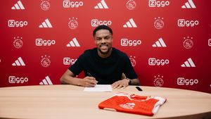 Like Calvin Bassey, Chuba Akpom set to leave Ajax after one season with two Premier League clubs linked