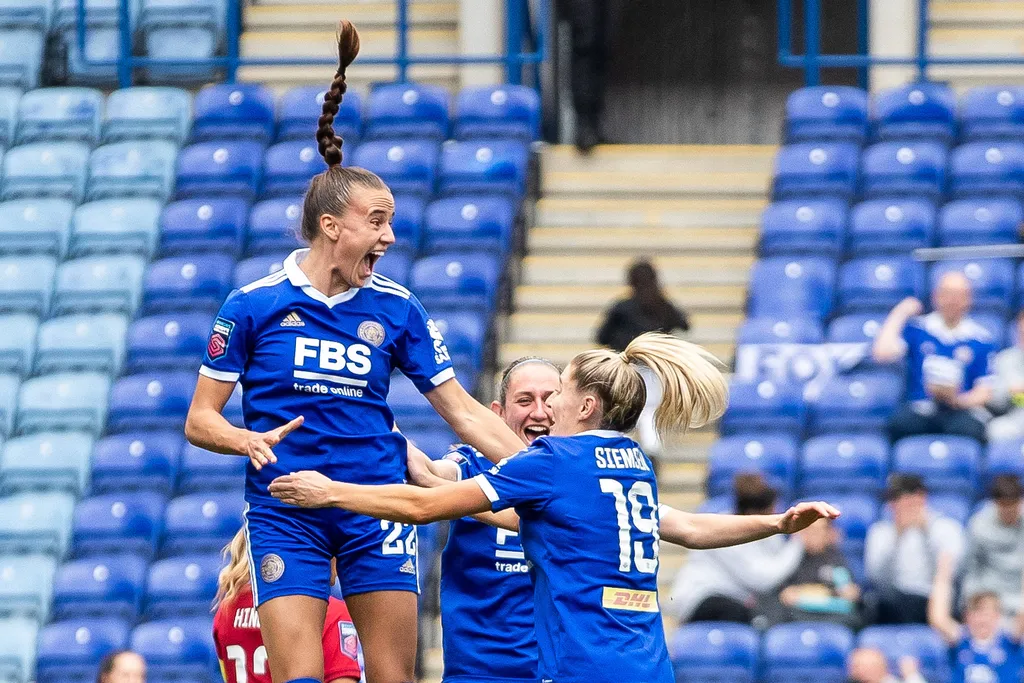 Ashleigh Plumptre in action for Leicester City