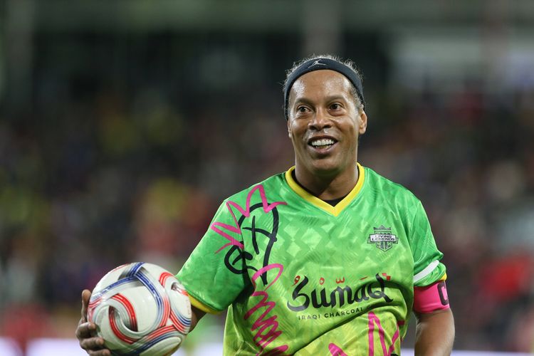 Ravenna sign Ronaldinho: Ex-Fulham man who rejected Nigeria twice team up with Brazil great