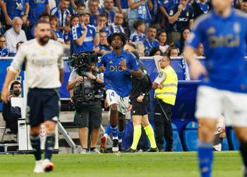 “Leave him” – Ex-Super Eagles midfielder weighs in on Osimhen’s future