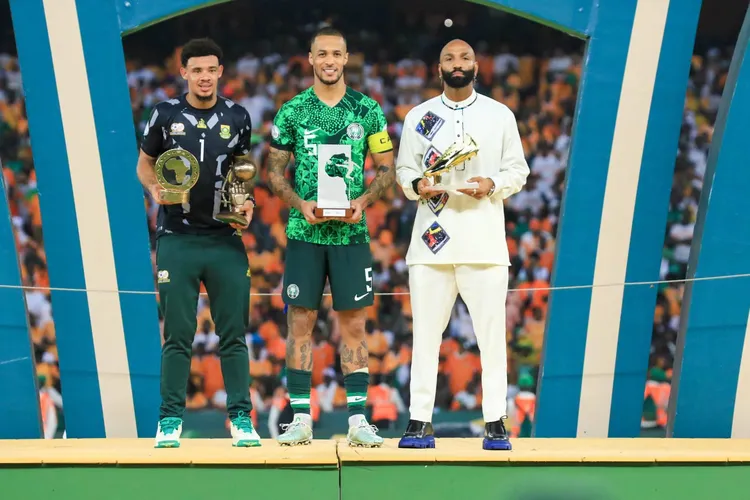 ABIDJAN, COTE D I VOIRE - FEBRUARY 11: Ronwen Heyden Williams of South AFrica, William Ekong and Emilio Nsue Lopez of Equatorial Guinea during the TotalEnergies Caf Africa Cup of Nations Afcon 2023 Final match between Nigeria and Cote D Ivoire at Stade Olympique Alassane on February 11, 2024 in Abidjan, Cote d Ivore