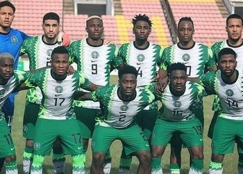 “You deserve three lifetime bans” – Nigerian star’s handball sparks angry outbursts against referee Tomáš Klíma