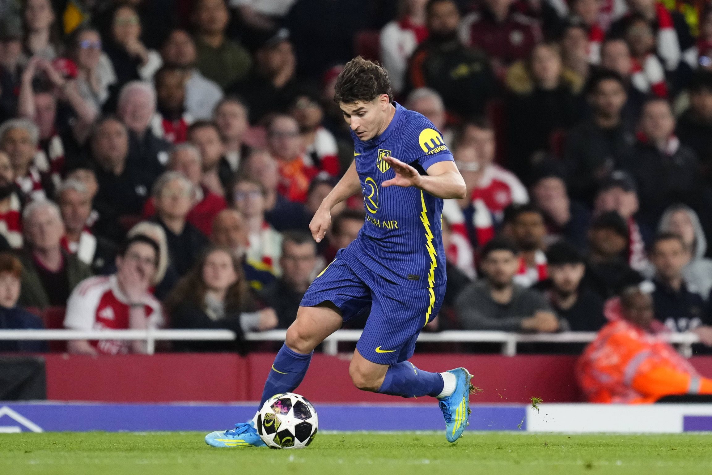 Julian Alvarez in action for Atletico Madrid during a Champions League game against Arsenal