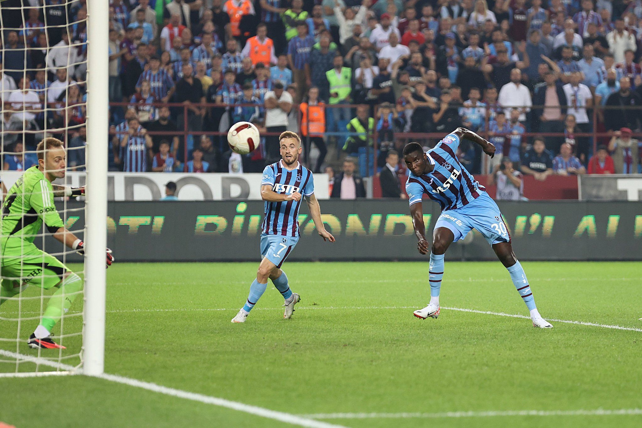 Paul Onuachu Paul Onuachu scores for Trabzonspor