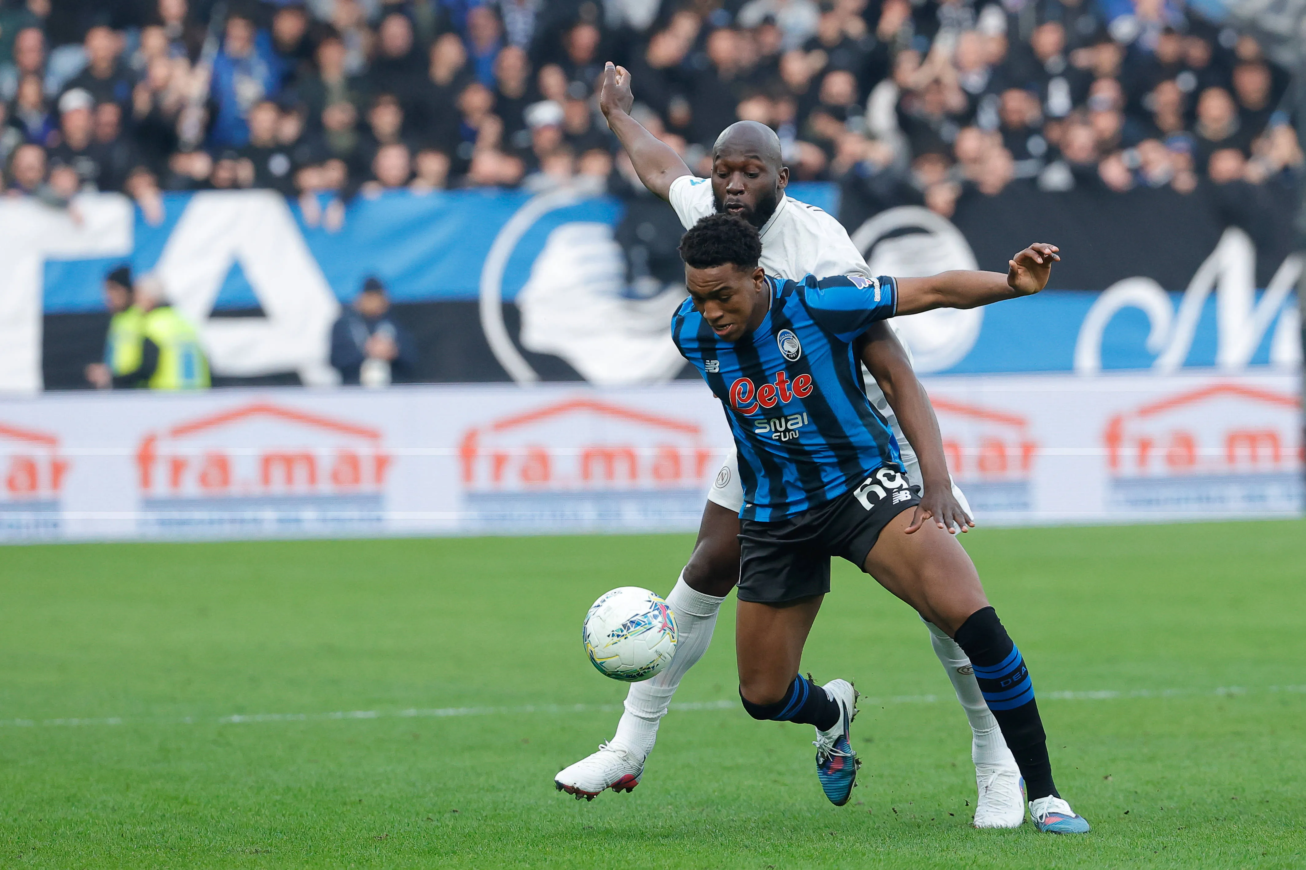 Honest Ahanor of Atalanta BC and Romelu Lukaku of SSC Napoli seen in action during a Italian Serie A game