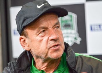 Former Super Eagles coach urges Moses Simon to remain in France amidst Everton links