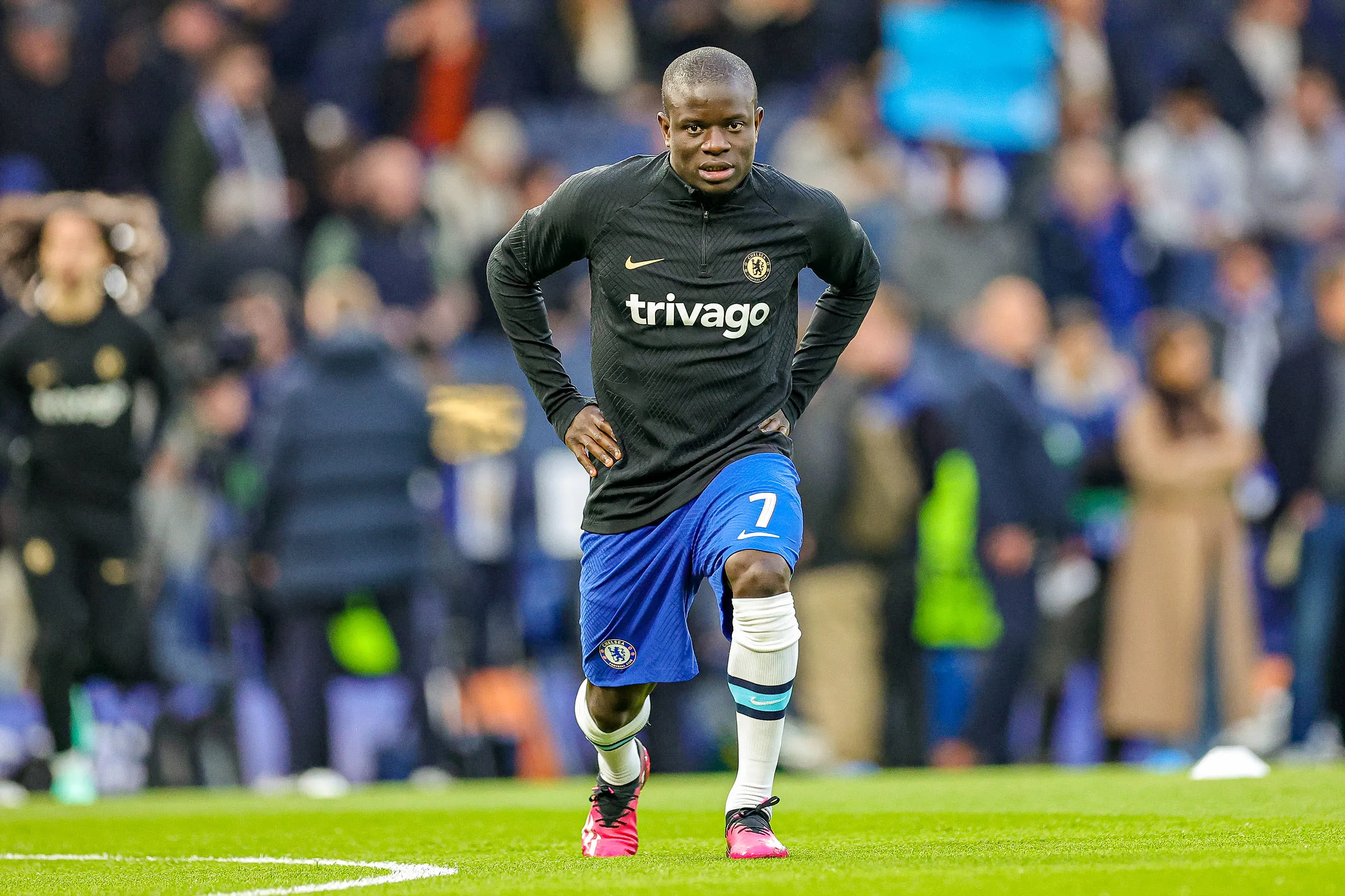 N'golo Kante 7 at Chelsea warms up