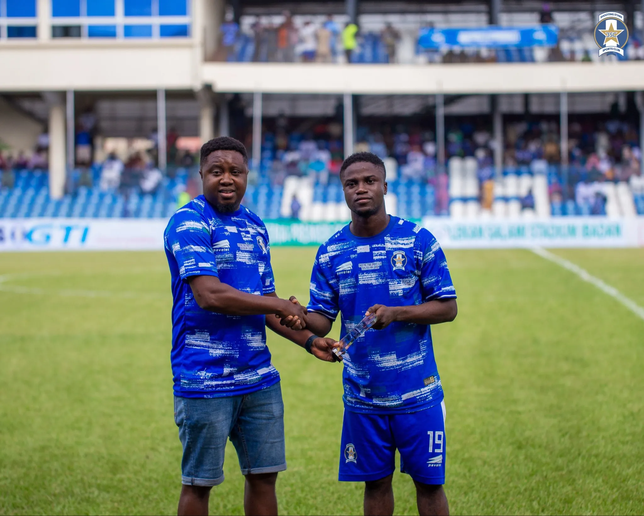 Ayodele Ismail wins award at Shooting Stars