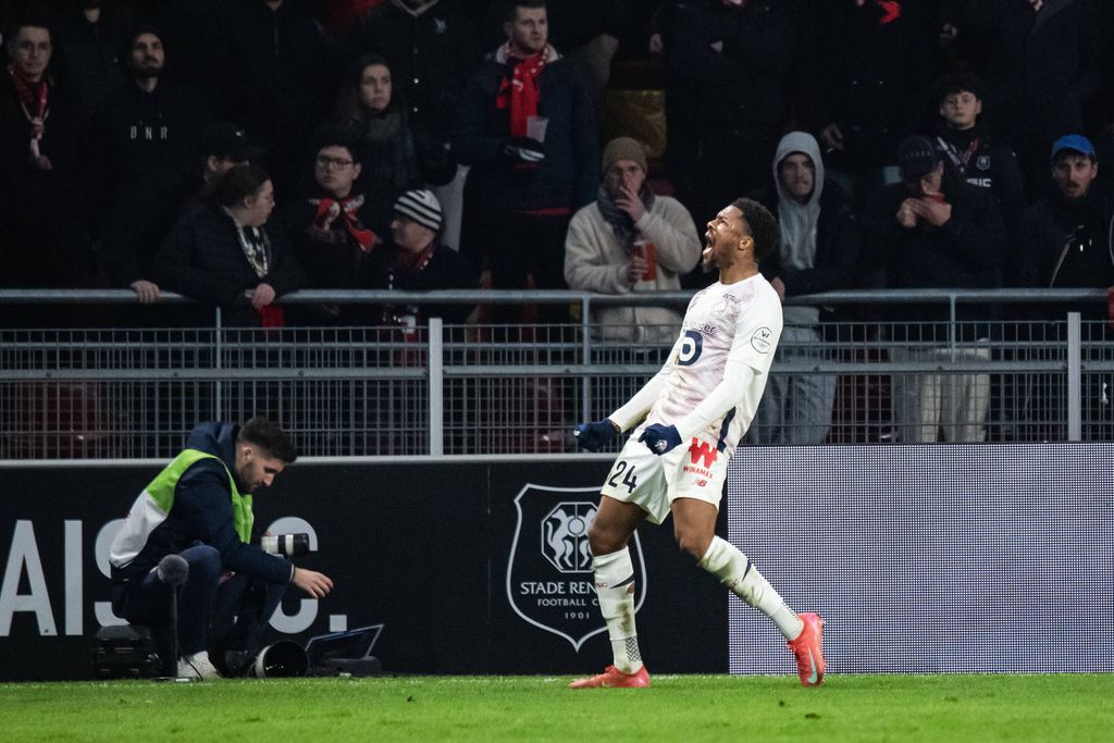 Chuba Akpom in action for LOSC Lille