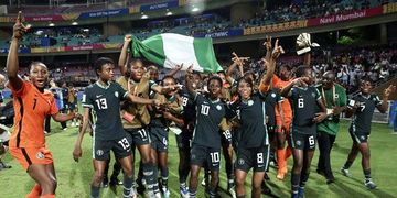 WATCH- ‘Have it back’ -Bizarre scene as fan hurls Iwobi’s shirt back at him