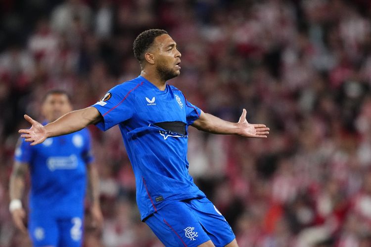 Former FIFA referee joins Rangers boss to slam poor officiating decision against Dessers