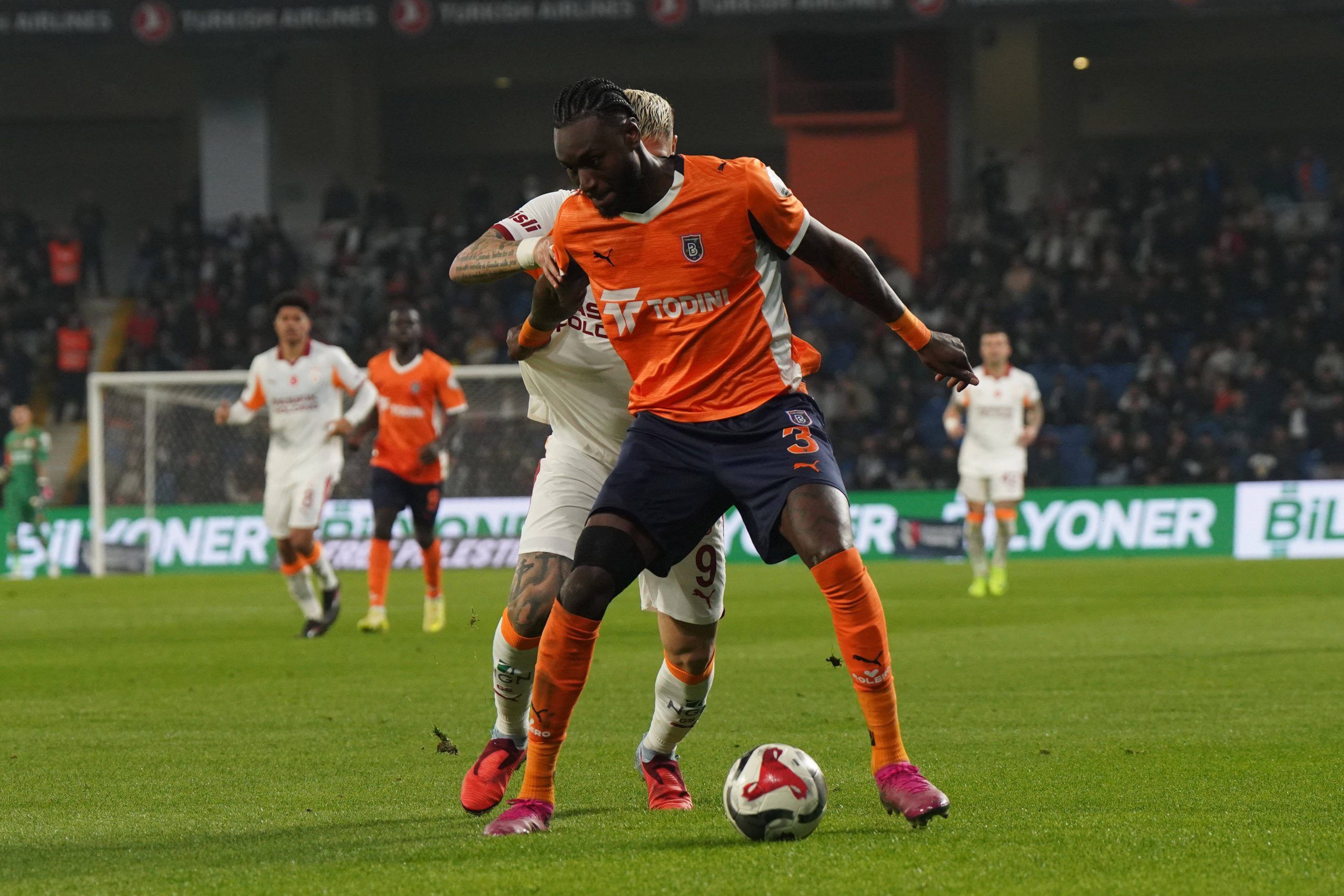 Ghana defender Jerome Opoku and Mauro Icardi during the Trendyol Turkish Super League match between Rams Basaksehir FK and Galatasaray SK