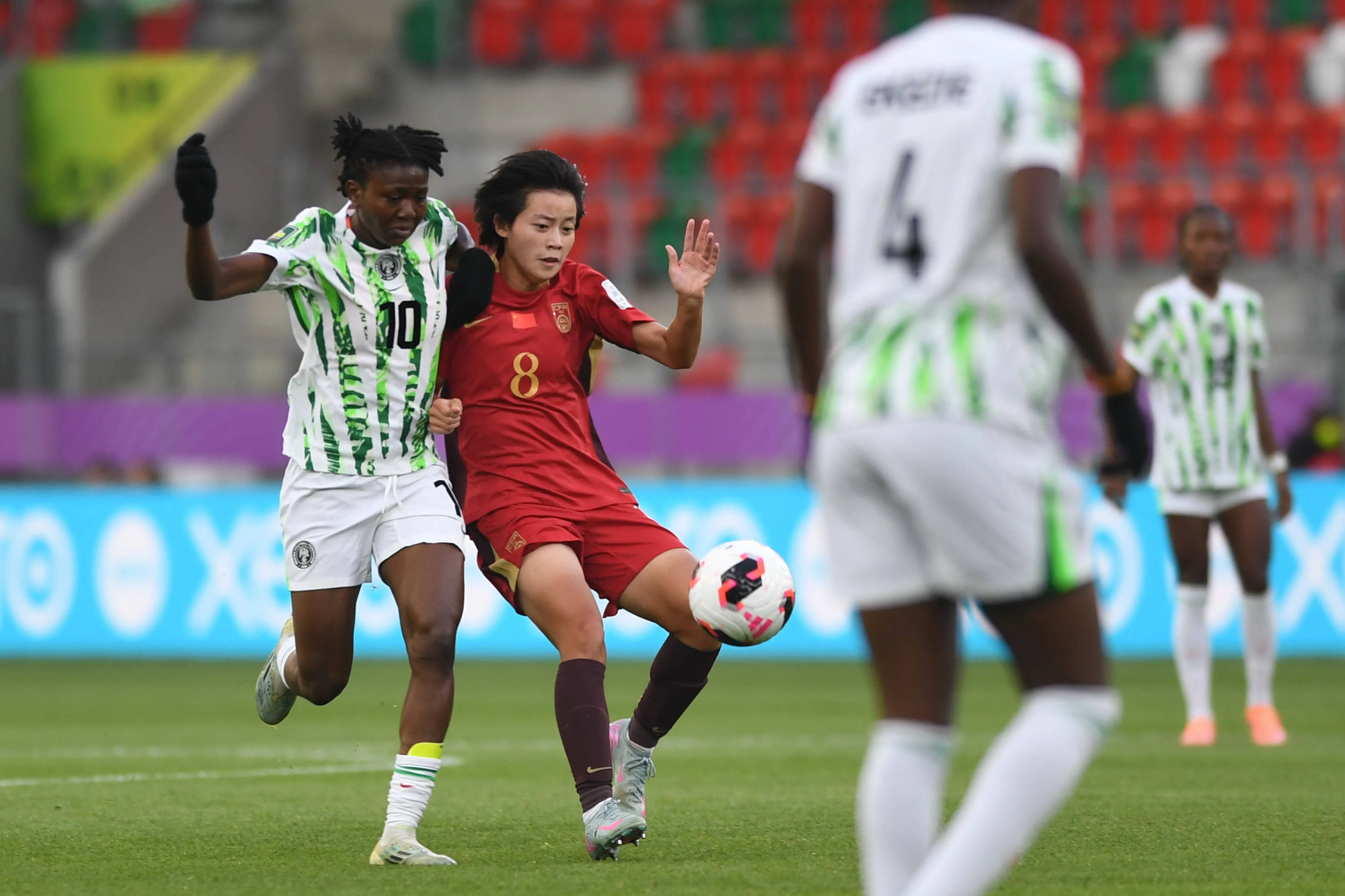 Song Lijuan L of China vies with Kafayat Mafisere L of Nigeria