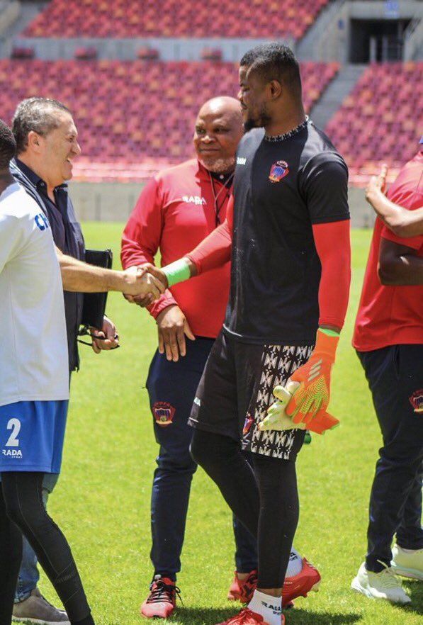 Peseiro handshakes Nwabili