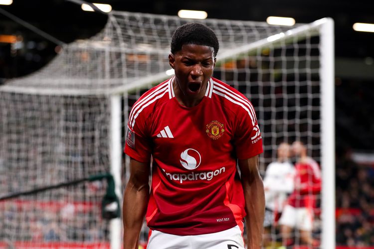 “Next Wayne Rooney” – Ex-England striker lauds teenage Nigeria-eligible star