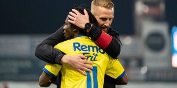 Brilliant Moffi helps Lorient to emphatic victory against St Etienne