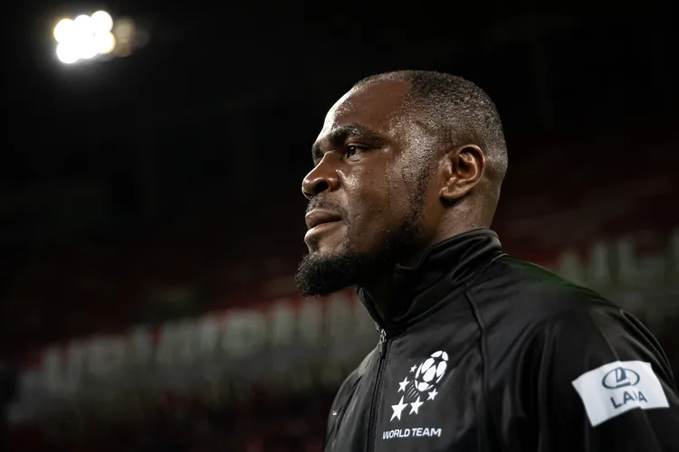 “No one will remember you”- Nigeria’s 2013 AFCON hero sends strong message to ex-Liverpool defender Jamie Carragher
