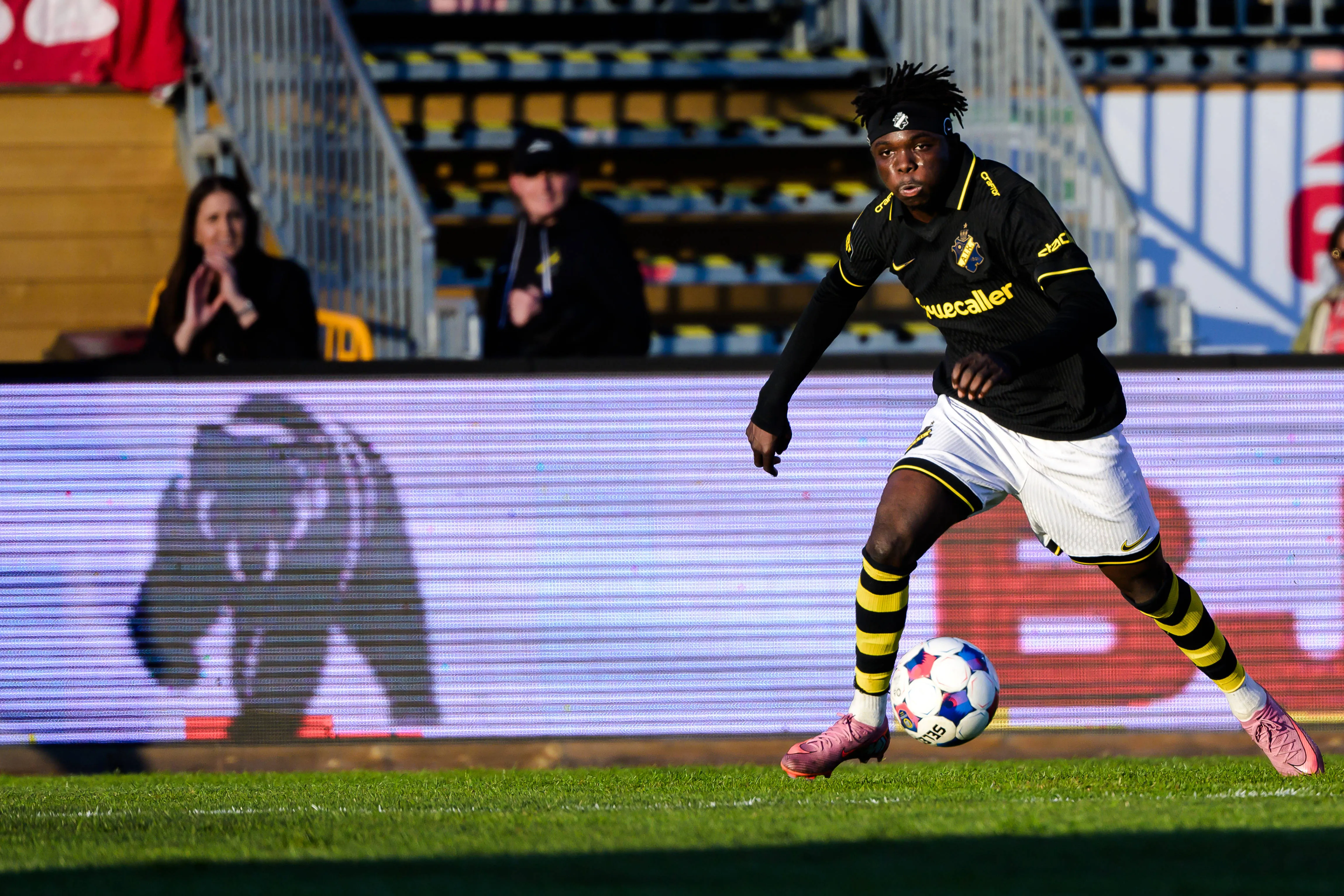 Zadok Yohanna in action for AIK