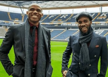 Super Eagles hero meets Spanish icon in Qatar, laughs over Nigeria’s greatest World Cup goal