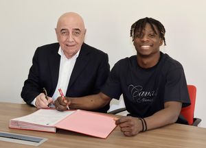 Obafemi Martins congratulates son on first professional contract in Italy