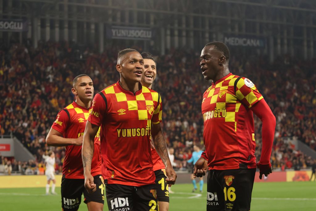 Novatus Miroshi celebrates after scoring with Anthony Dennis in the Super Lig