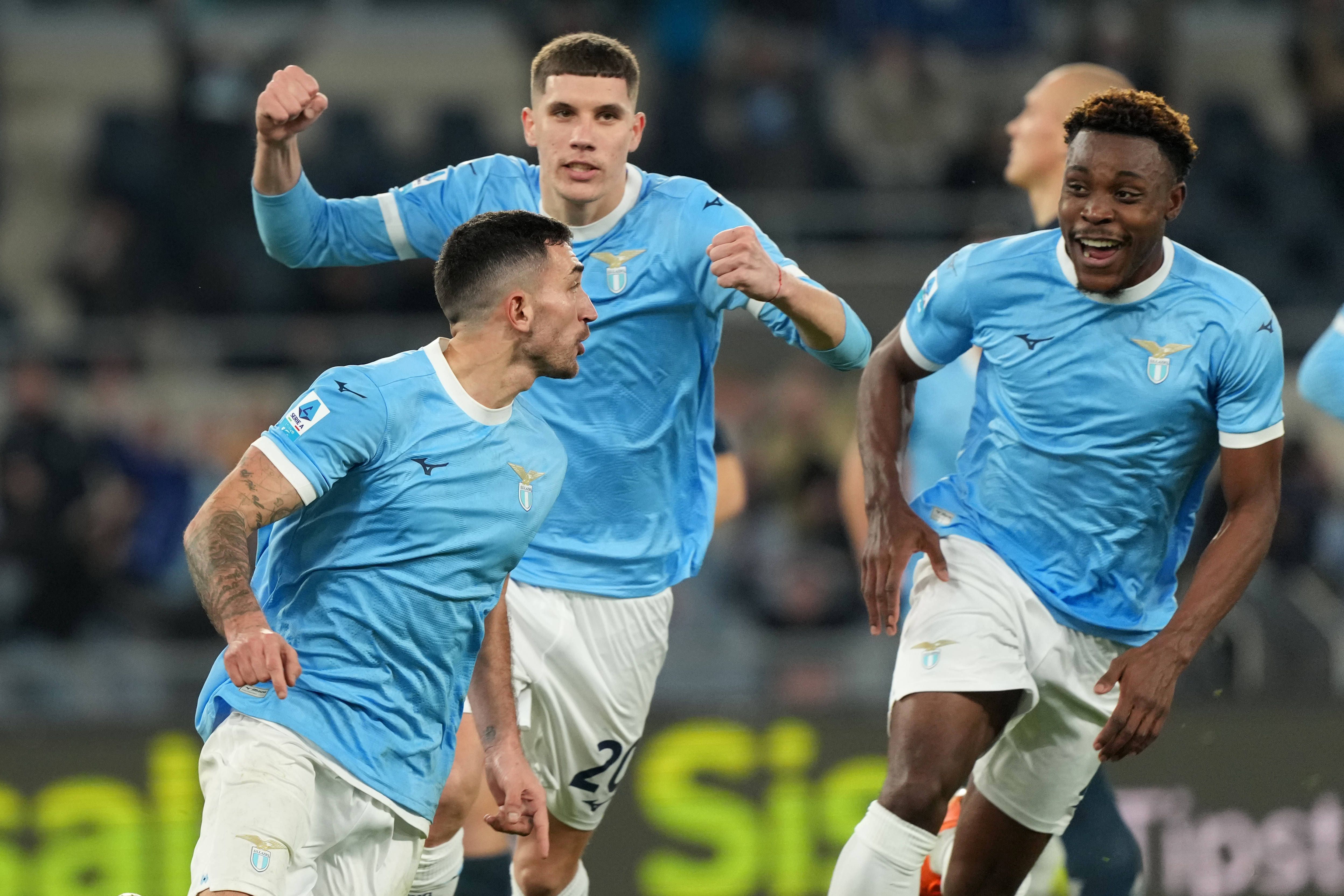 Danilo Cataldi celebrates with Petar Ratkov and Fisayo Dele-Bashiru in SS Lazio vs Genoa