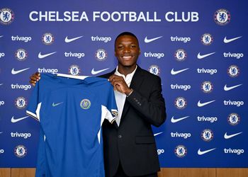 “You no fit broke” – Super Eagles star’s fans react as he jams “Finesse”