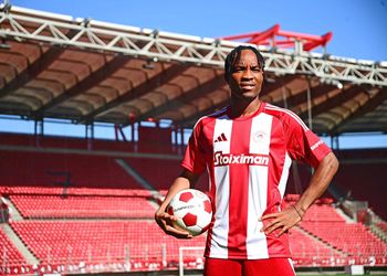 Nigeria’s Onyemaechi lands in Greece after Olympiacos survive late Fenerbahce, Benfica transfer battle