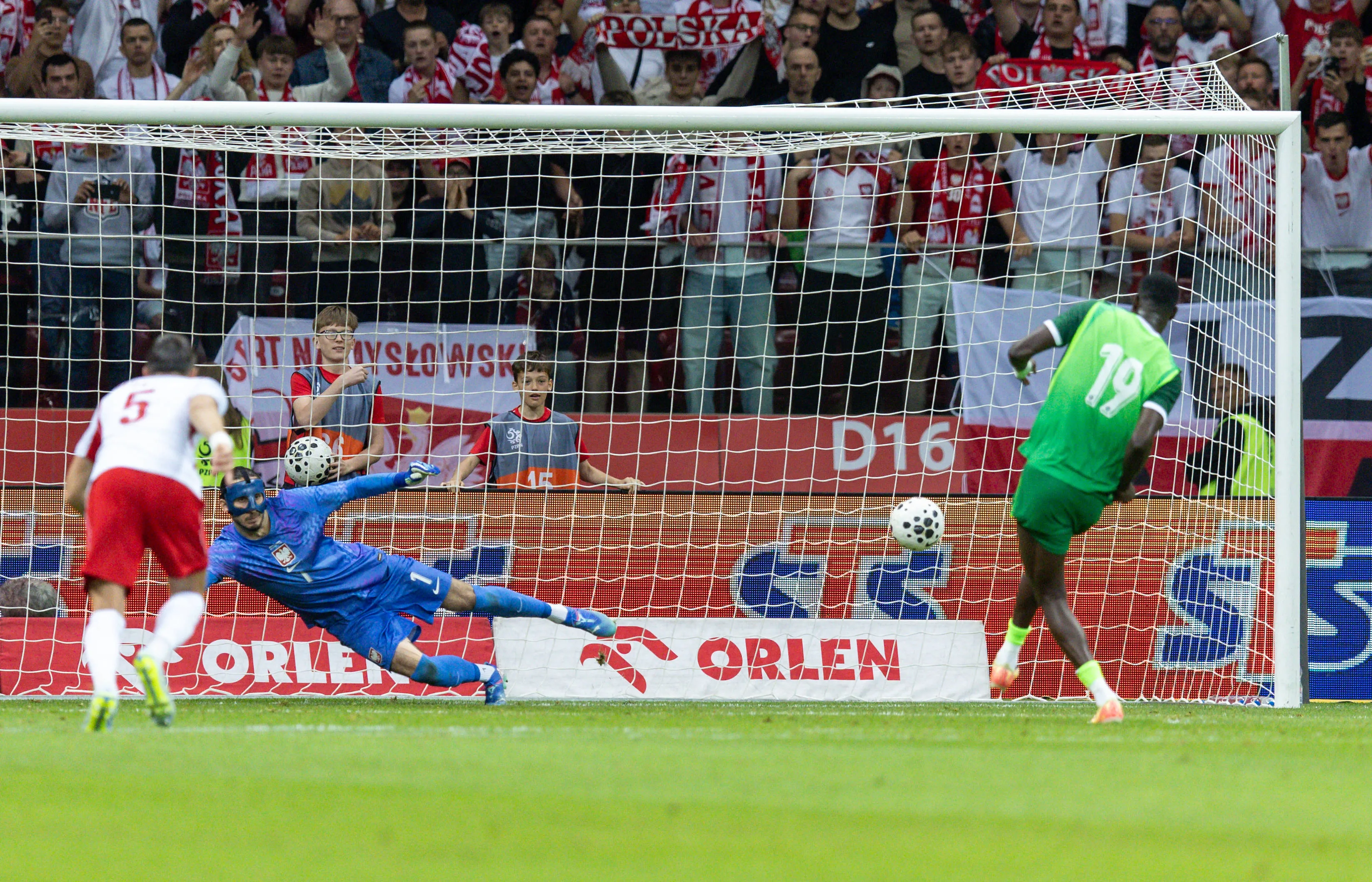 Poland vs Nigeria Kamil Grabara sent the wrong way by Paul Onuachu's penalty